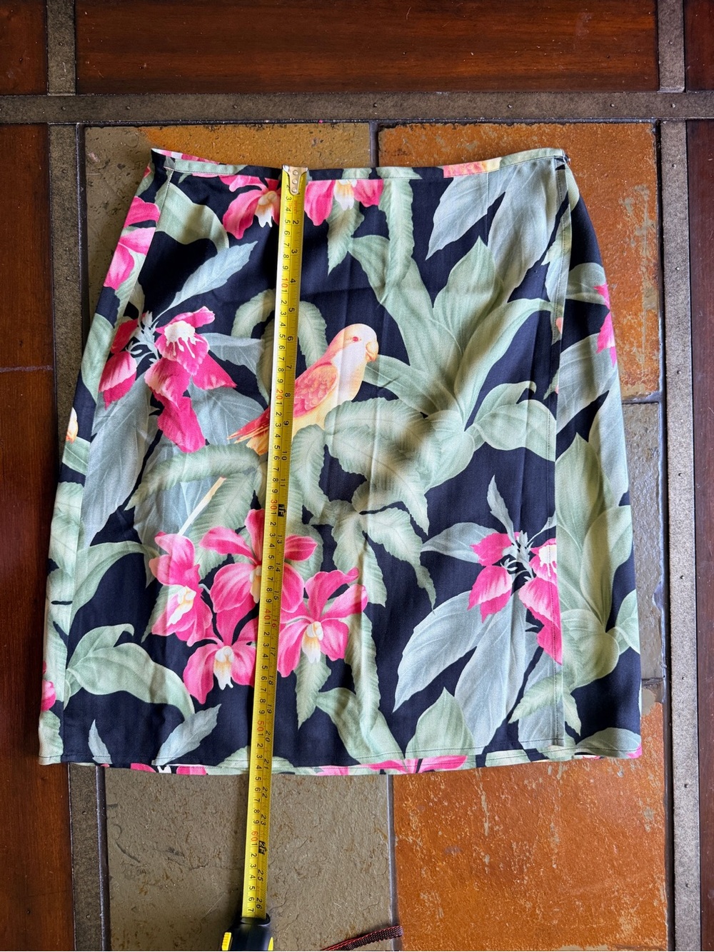 Tommy bahama 100% silk vintage black with pink flowers resort wear bahama small